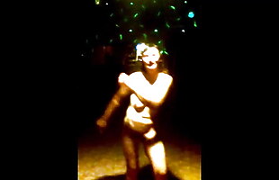 Posted under dance - 1, dance shaking, wiggle, swing