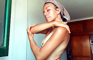 Posted under webcam hd, mom nipples, amateur tit massage, webcam youtubed
