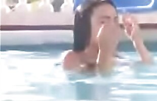 Posted under piscina