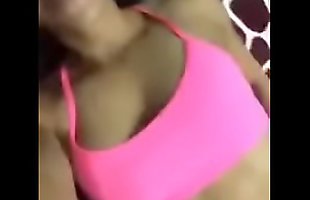 Posted under margareth, mostrandose, modelando, modelo