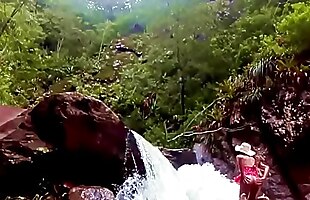 Posted under de, lilyan, cascada, desnuda