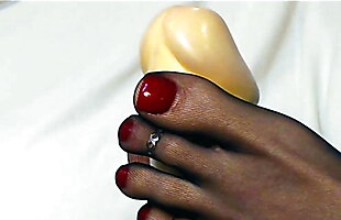 Posted under hd homemade, pantyhose, milf toes, milf footjob hd