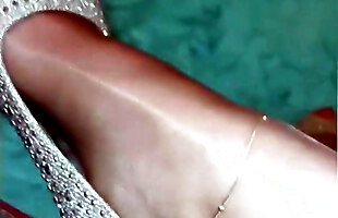Posted under putting on pantyhose, layered nylons hd, pantyhose dance, running in pantyhose