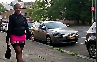 Posted under minijupe, in ginocchio, cumby in, surprised walk in