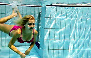 Posted under video player hd, sandysecret video, bikini 18, videos six69