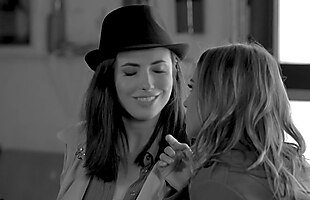 Posted under facesitting, pussy, lesbian pussy kiss, hd