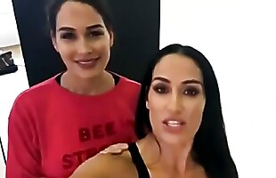 Posted under shows her, woman girl, lingerie show, womanizer