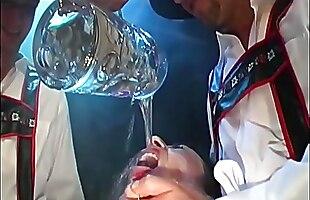 Posted under sperma in mutter gangbang, mom talk, mom and sistrs, urinal piss