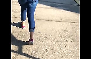Posted under calle, c, nalgas, lenta